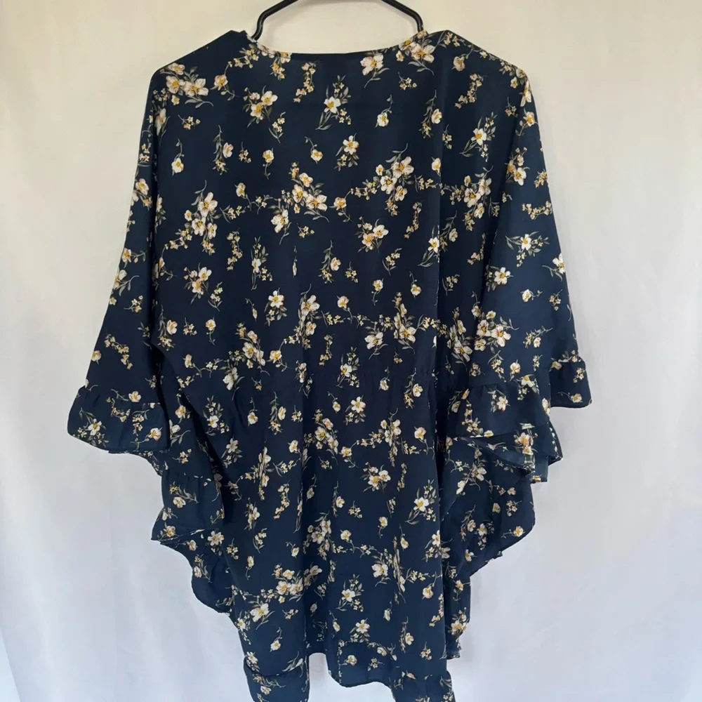 Tru navy blue floral print kimono wrap featuring a tie front and ruffled edges. - Picture 7 of 7